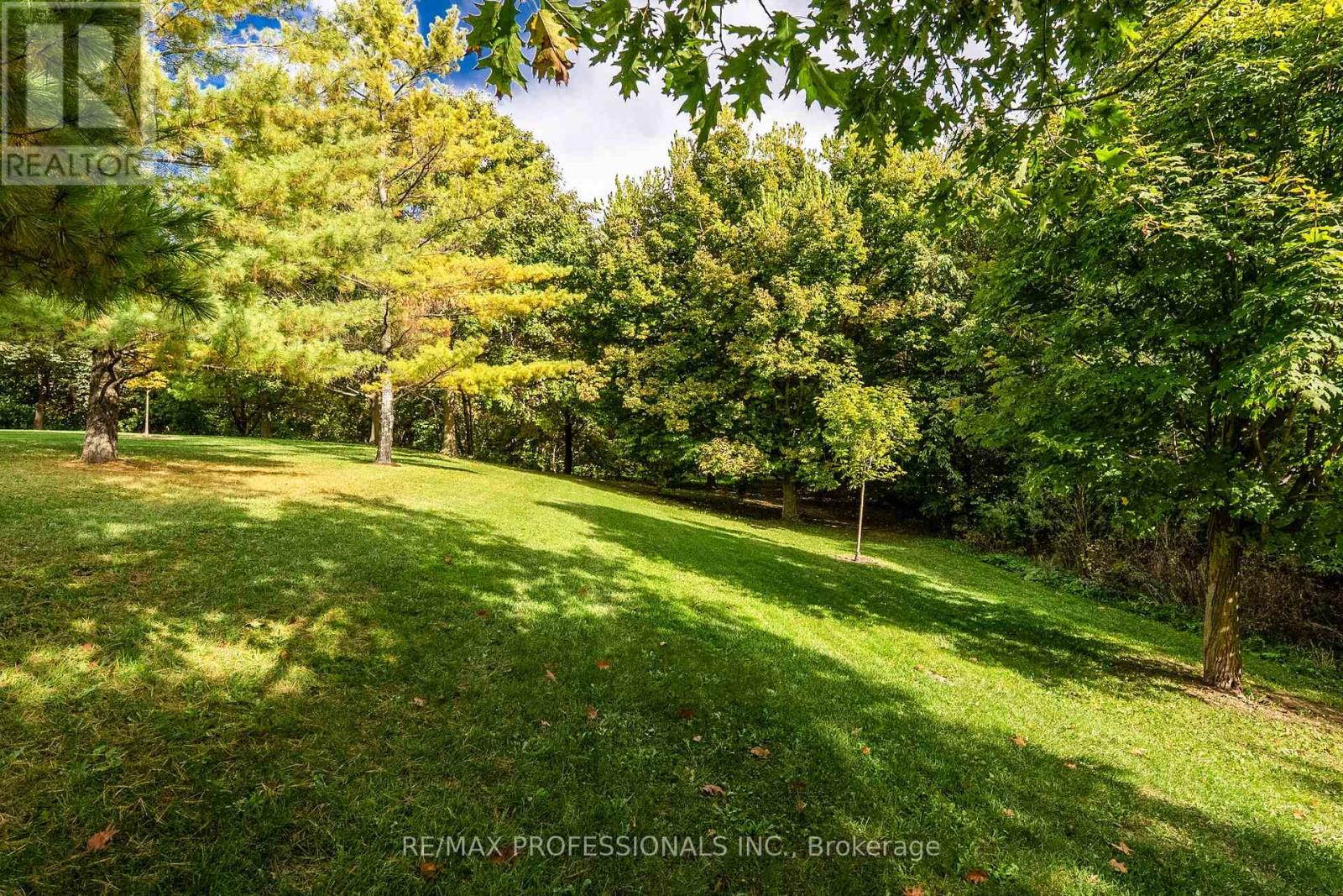 46 Tamarack Circle, Toronto, Ontario  M9P 3T9 - Photo 36 - W12460505