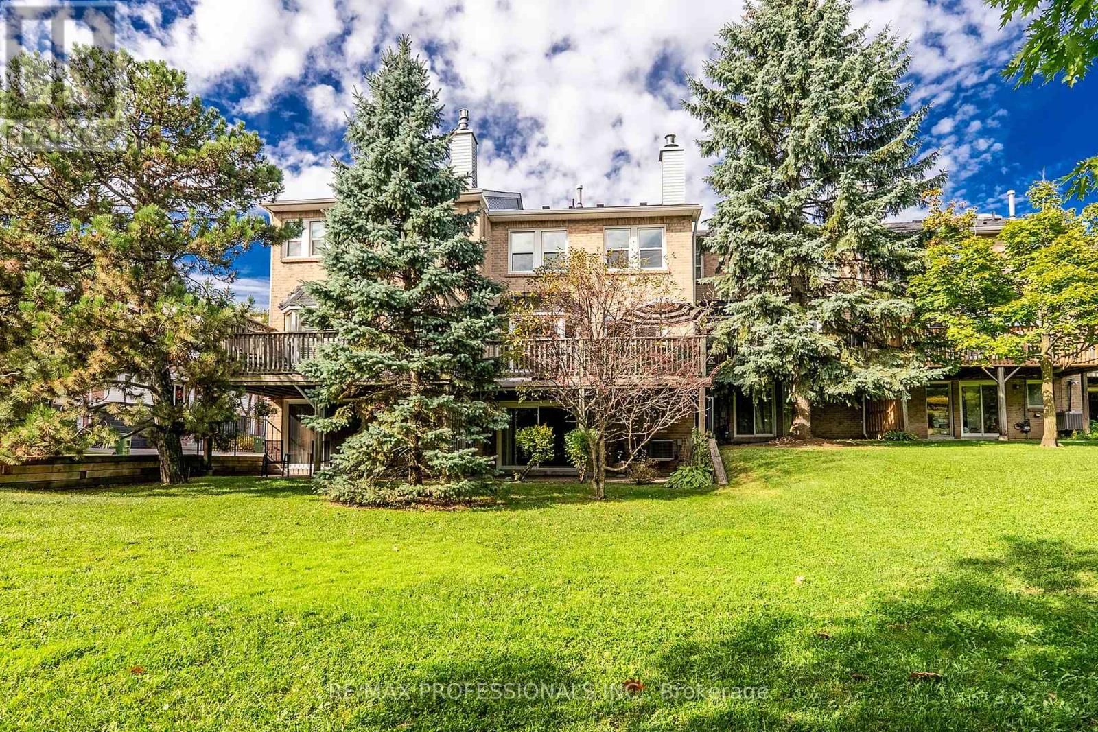 46 Tamarack Circle, Toronto, Ontario  M9P 3T9 - Photo 37 - W12460505