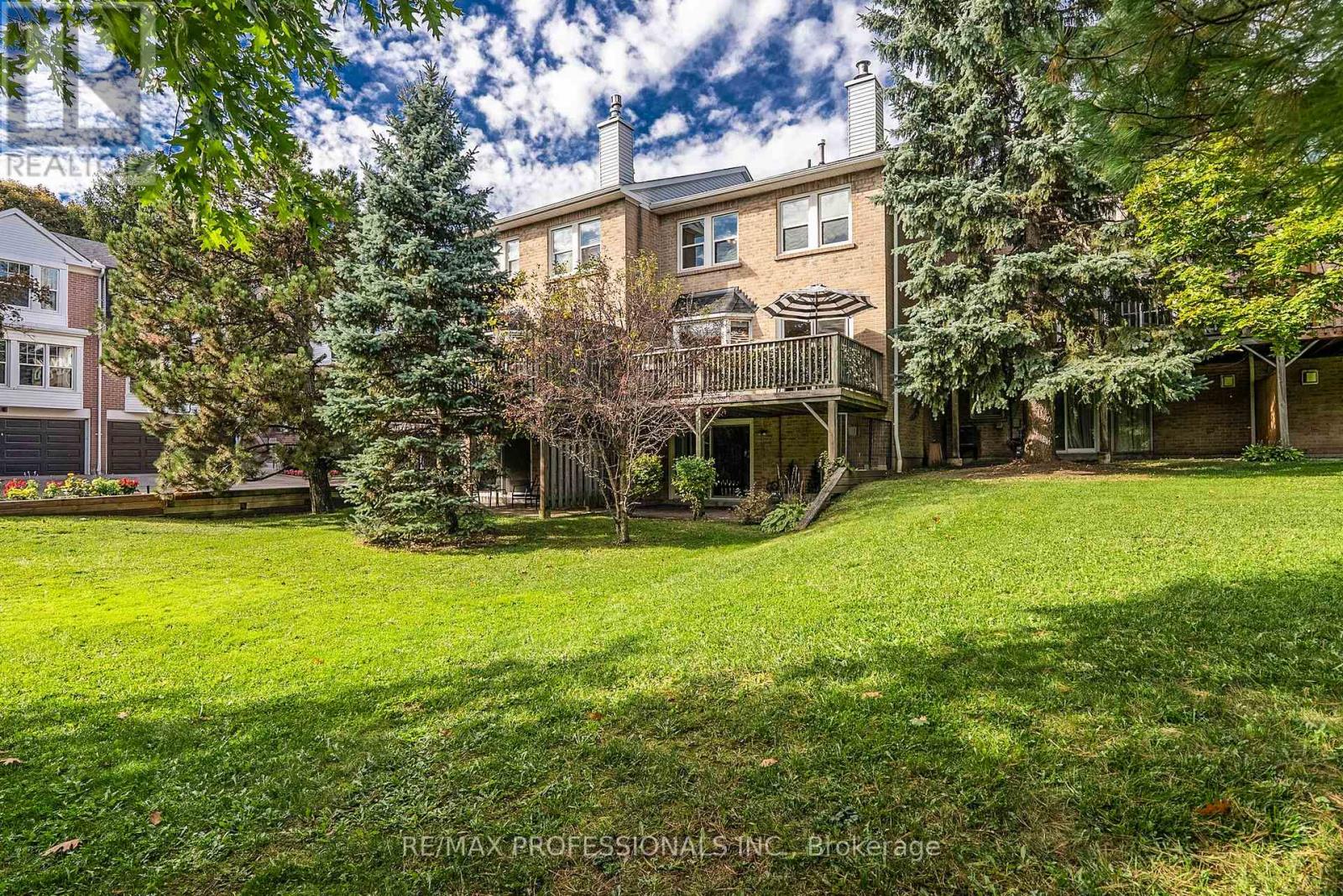 46 Tamarack Circle, Toronto, Ontario  M9P 3T9 - Photo 38 - W12460505