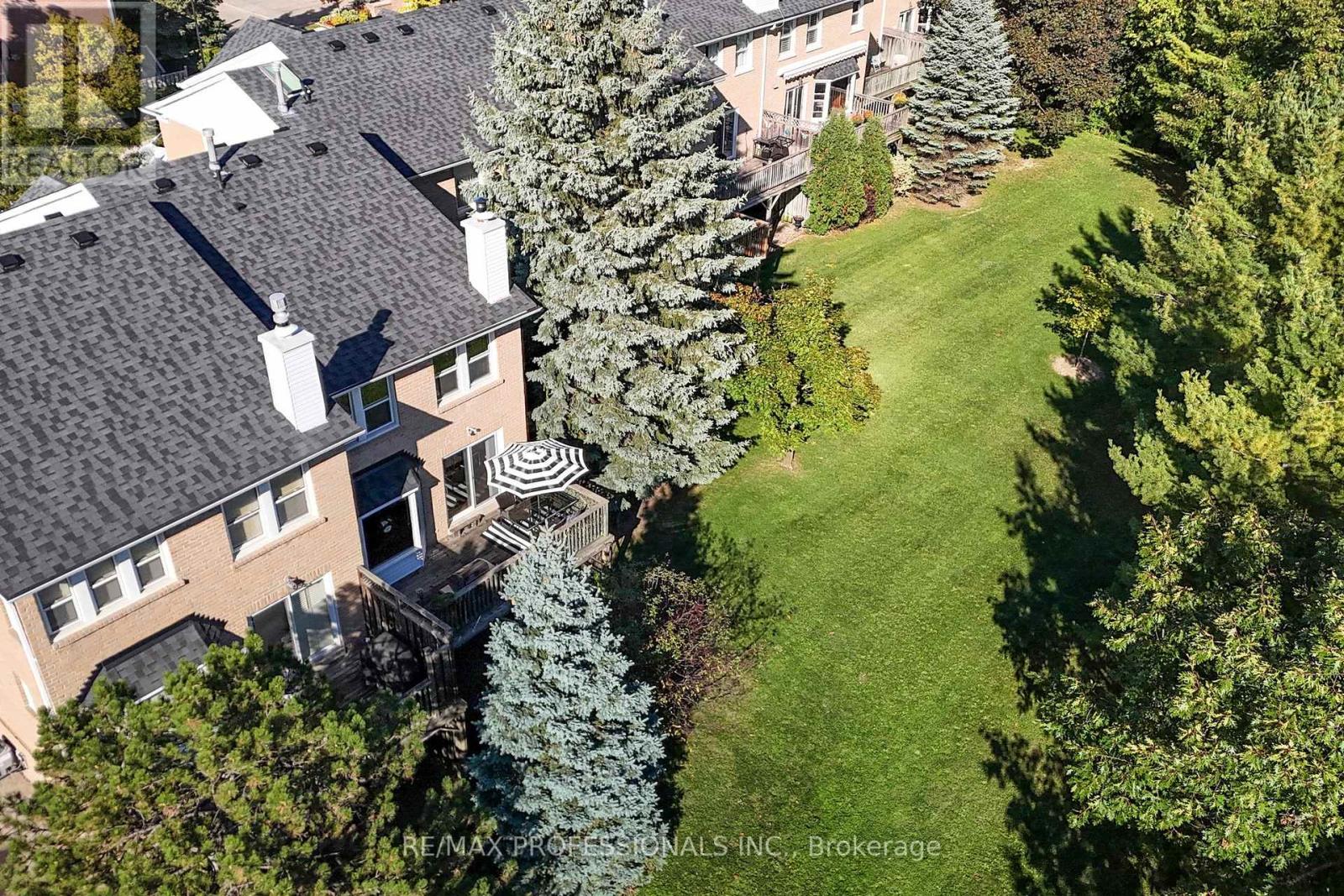 46 Tamarack Circle, Toronto, Ontario  M9P 3T9 - Photo 43 - W12460505