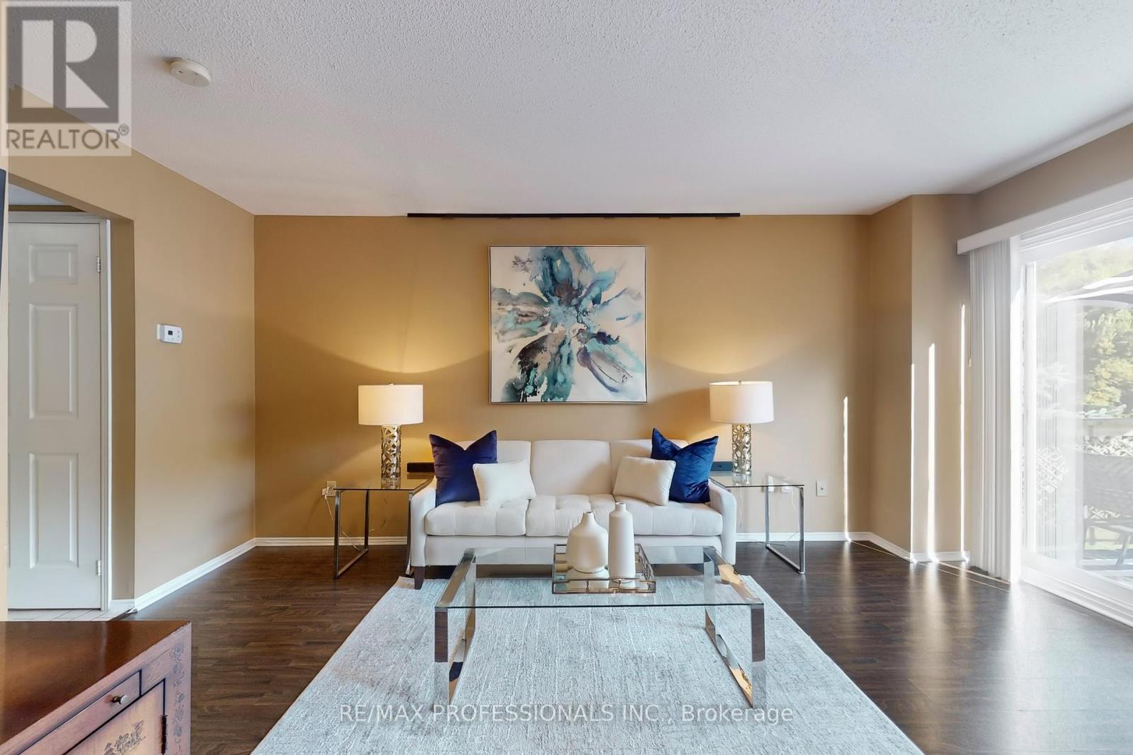 46 Tamarack Circle, Toronto, Ontario  M9P 3T9 - Photo 7 - W12460505