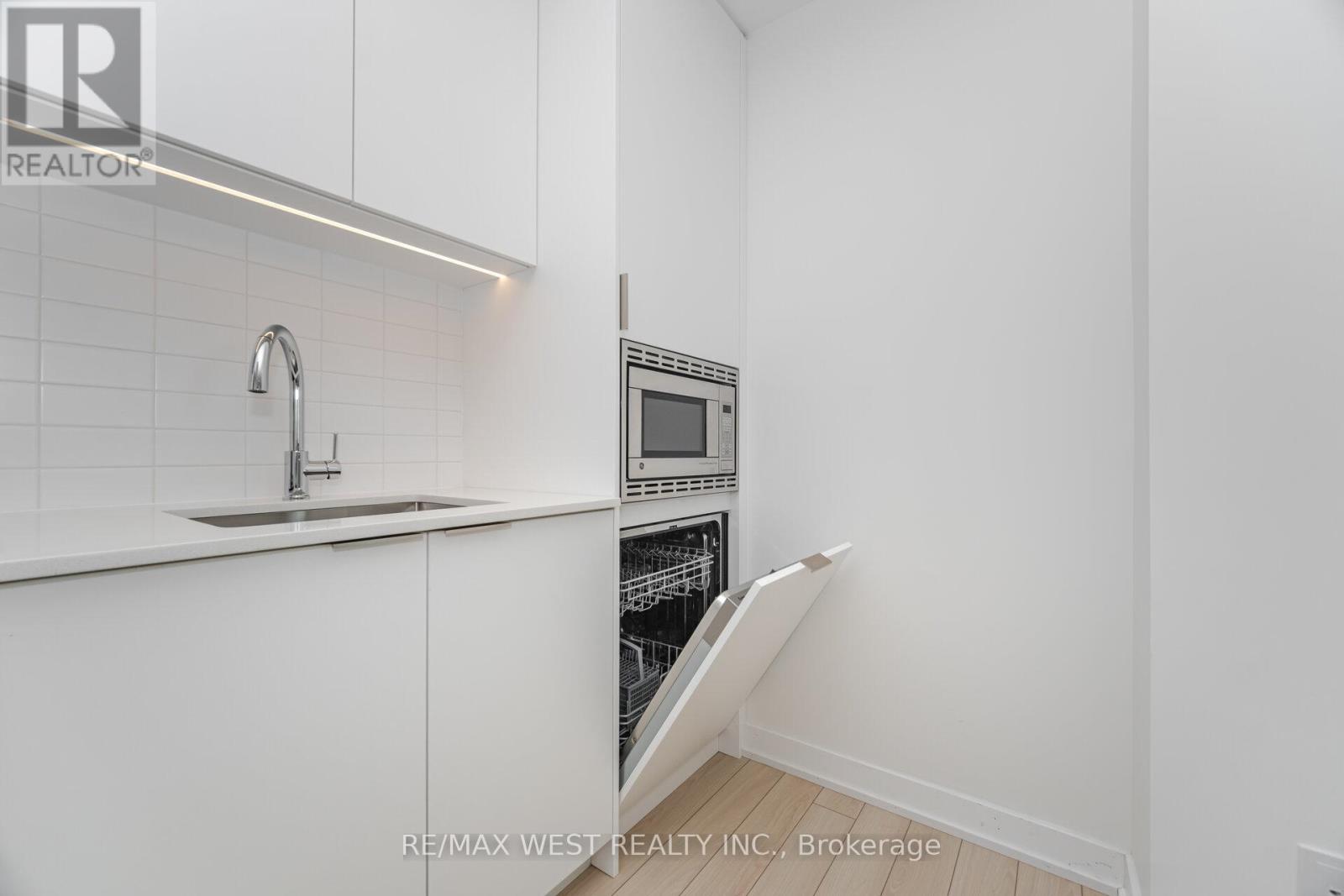610 - 3079 Trafalgar Road, Oakville, Ontario  L6H 8C5 - Photo 13 - W12460516
