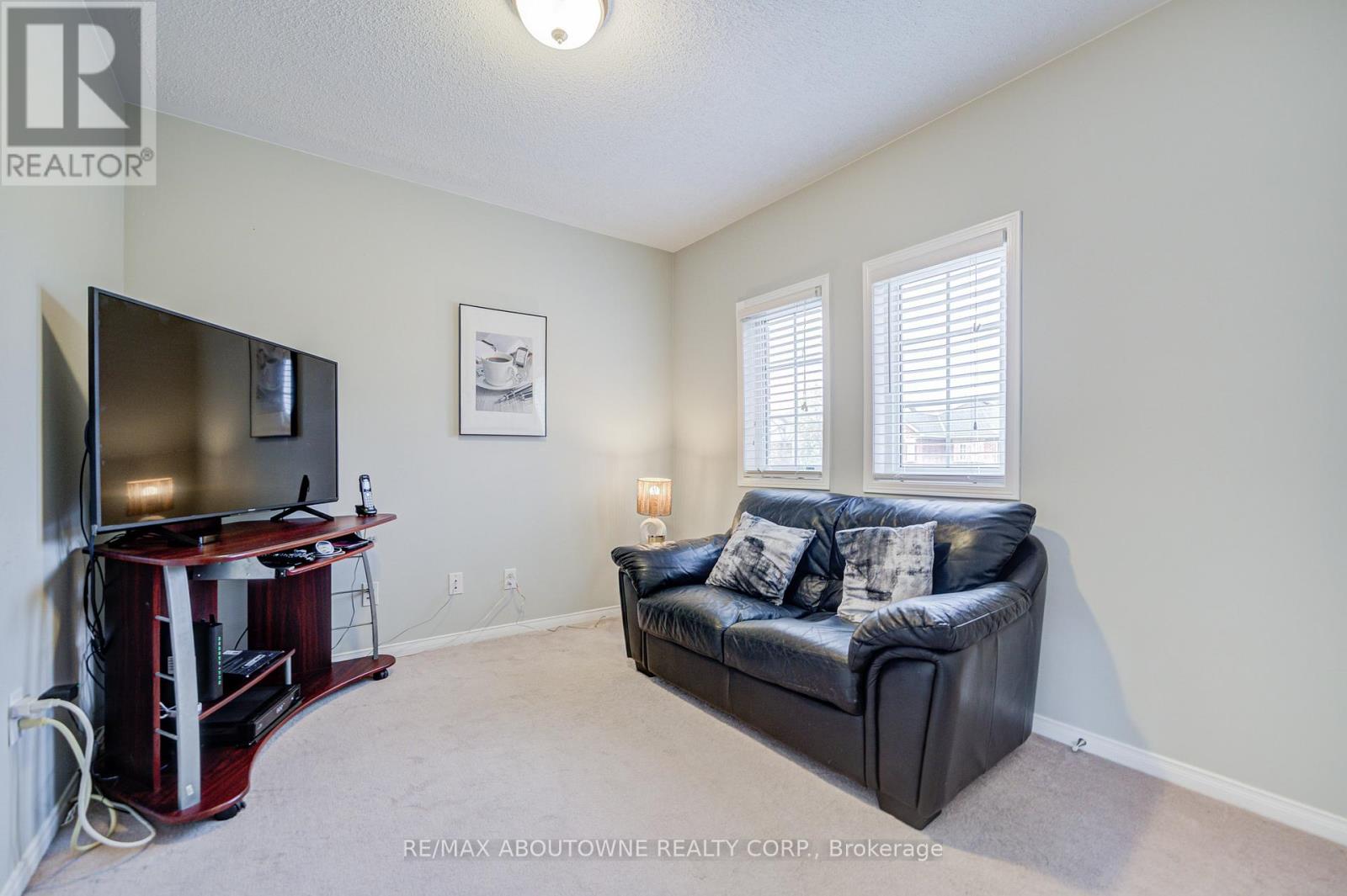 5868 Blue Spruce Avenue, Burlington, Ontario  L7L 7N8 - Photo 31 - W12460534