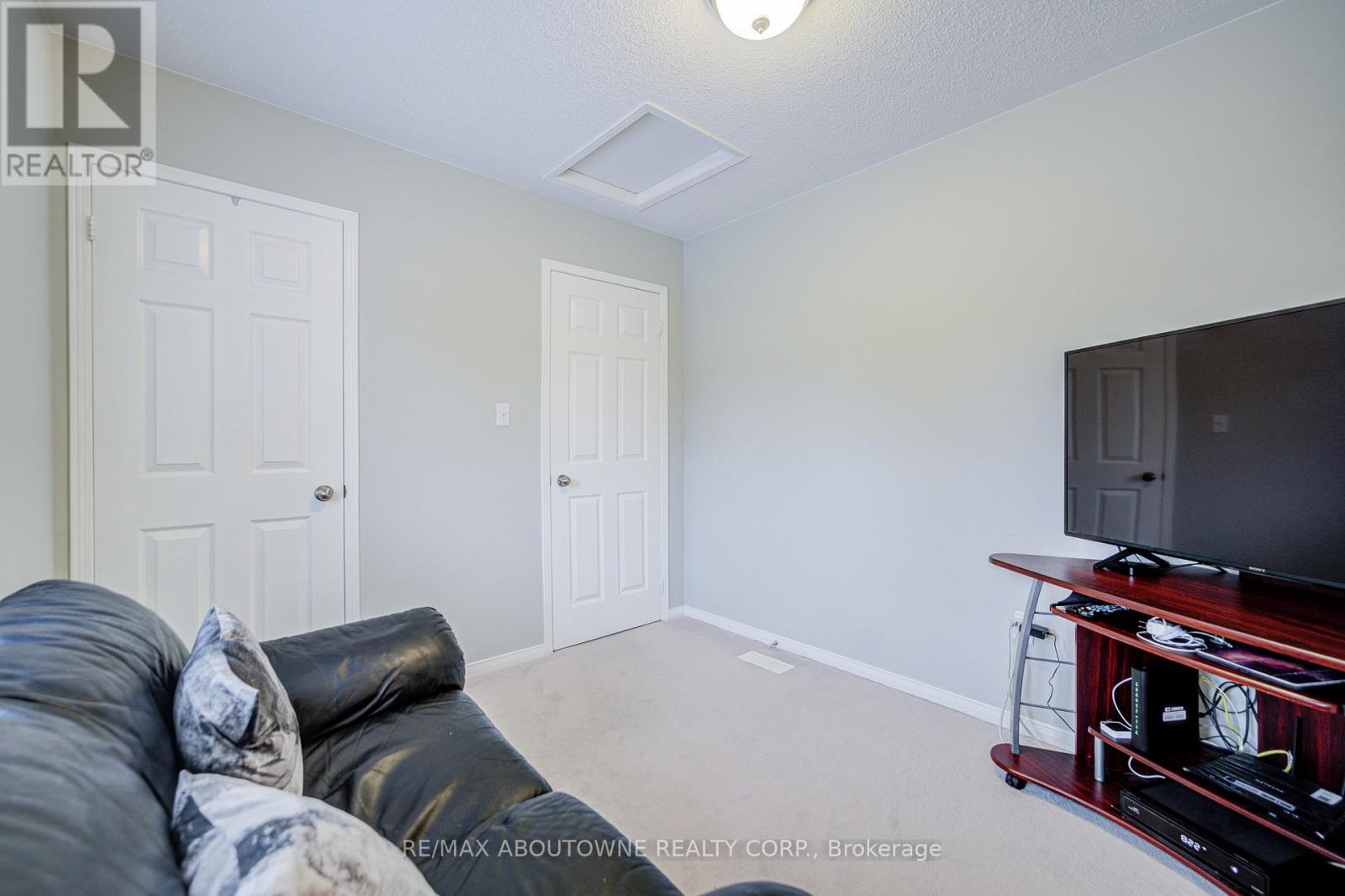 5868 Blue Spruce Avenue, Burlington, Ontario  L7L 7N8 - Photo 32 - W12460534