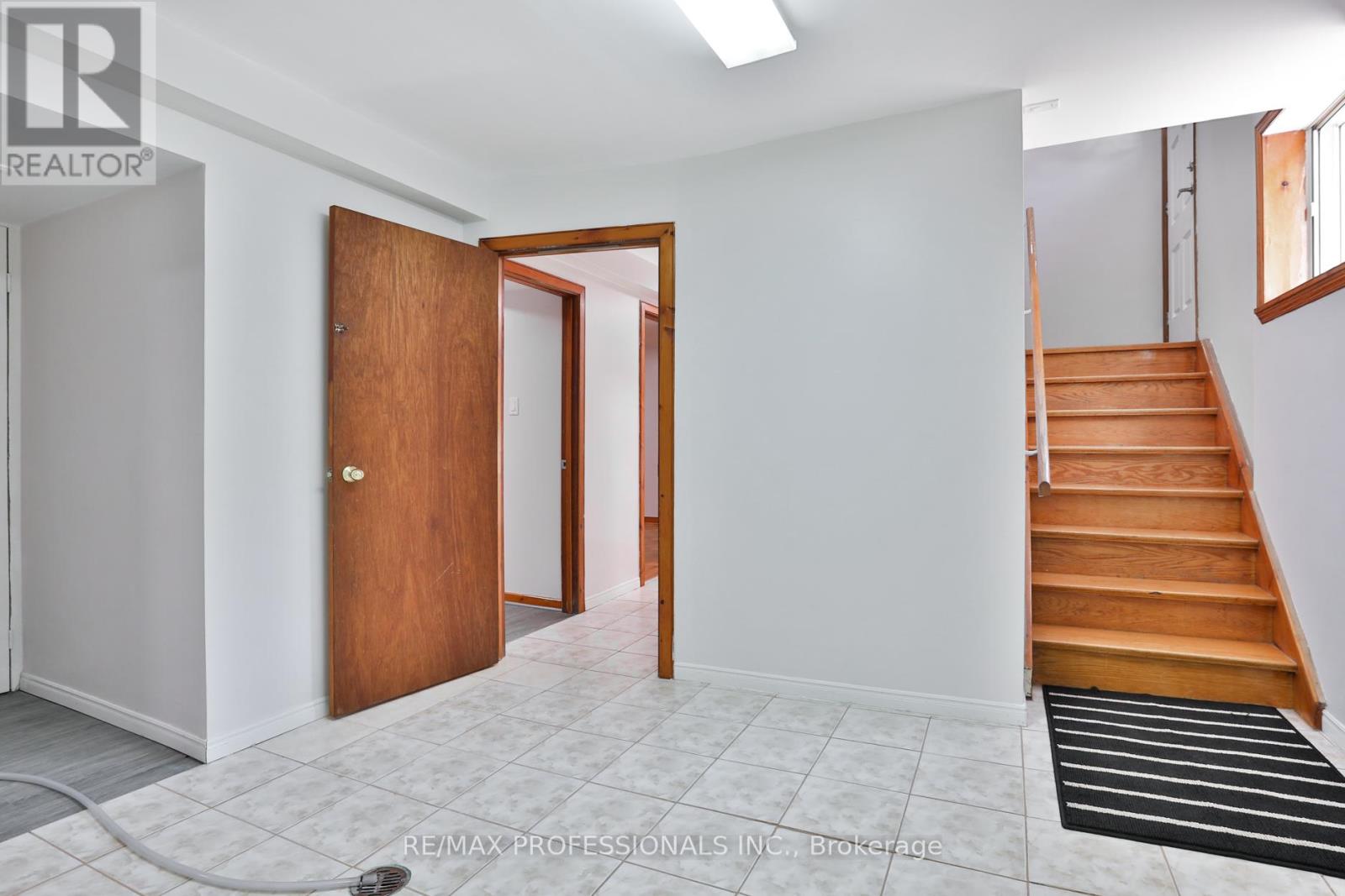 91 Jeffcoat Drive, Toronto, Ontario  M9W 3B9 - Photo 15 - W12460551