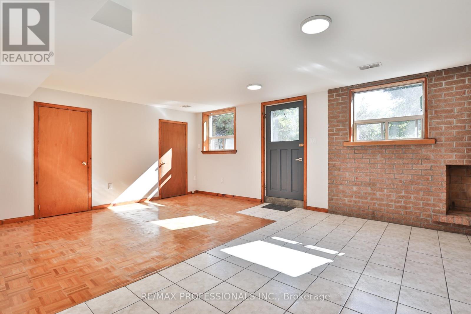 91 Jeffcoat Drive, Toronto, Ontario  M9W 3B9 - Photo 16 - W12460551