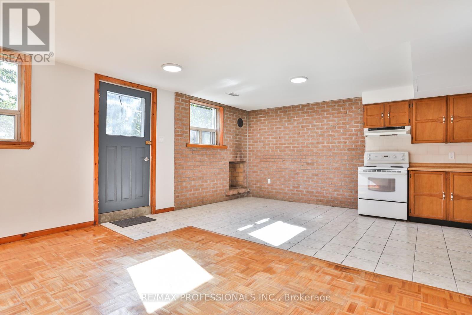 91 Jeffcoat Drive, Toronto, Ontario  M9W 3B9 - Photo 17 - W12460551