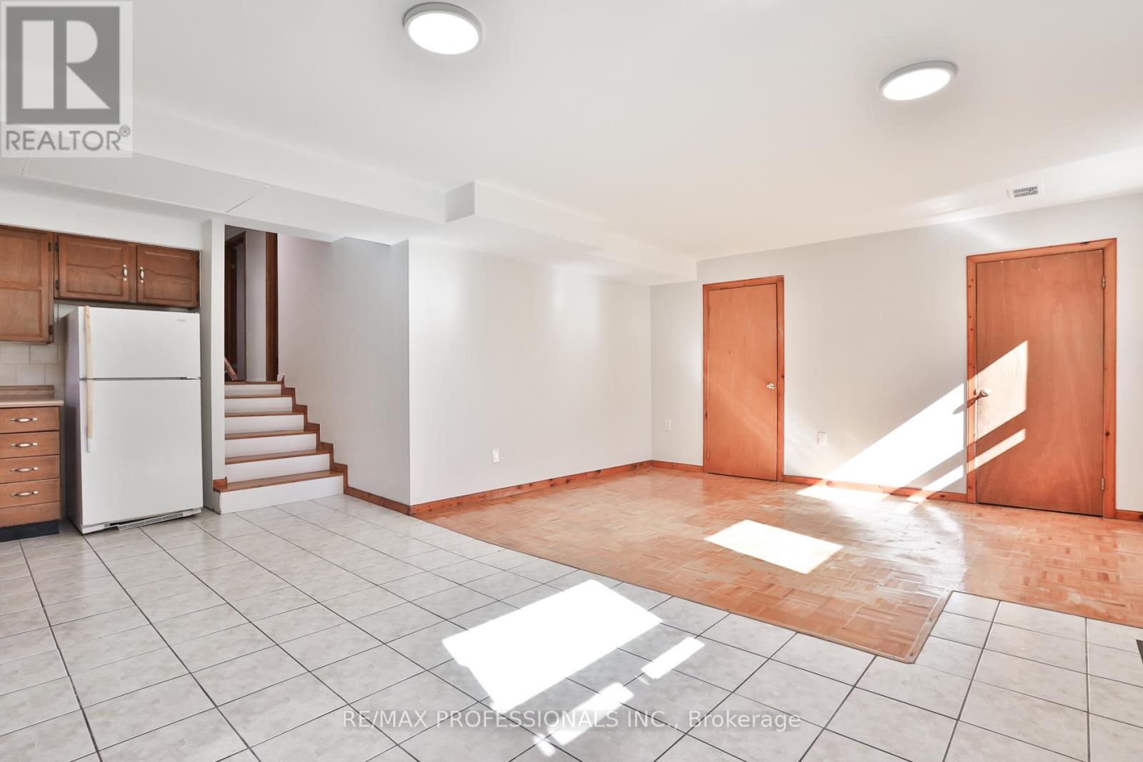 91 Jeffcoat Drive, Toronto, Ontario  M9W 3B9 - Photo 18 - W12460551