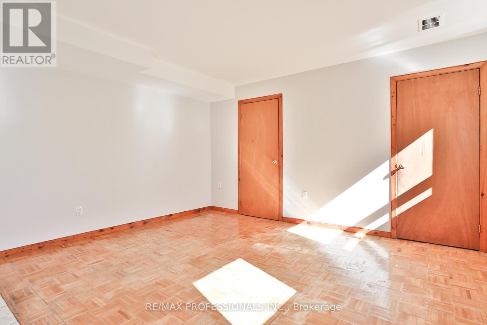 91 Jeffcoat Drive, Toronto, Ontario  M9W 3B9 - Photo 22 - W12460551