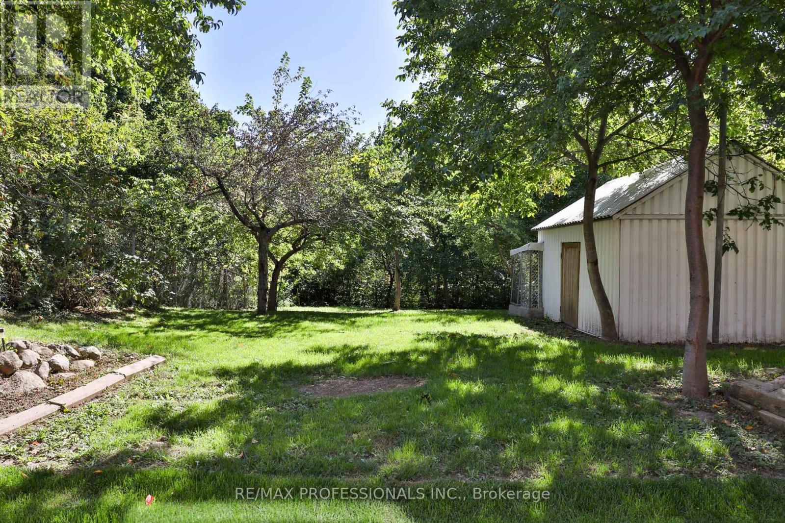 91 Jeffcoat Drive, Toronto, Ontario  M9W 3B9 - Photo 27 - W12460551