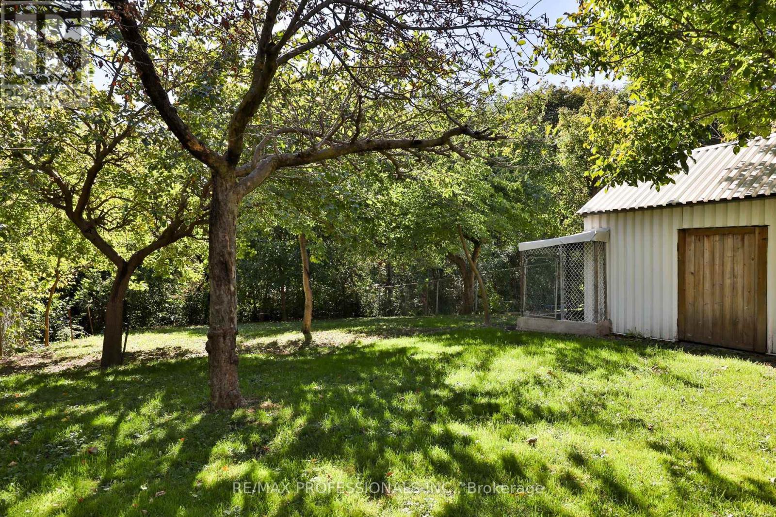 91 Jeffcoat Drive, Toronto, Ontario  M9W 3B9 - Photo 28 - W12460551