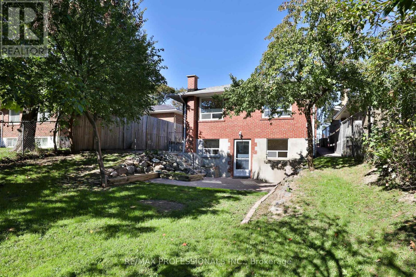 91 Jeffcoat Drive, Toronto, Ontario  M9W 3B9 - Photo 30 - W12460551