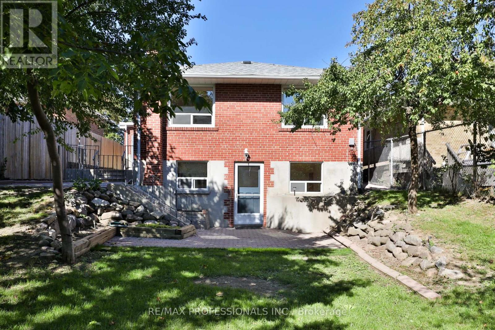 91 Jeffcoat Drive, Toronto, Ontario  M9W 3B9 - Photo 31 - W12460551