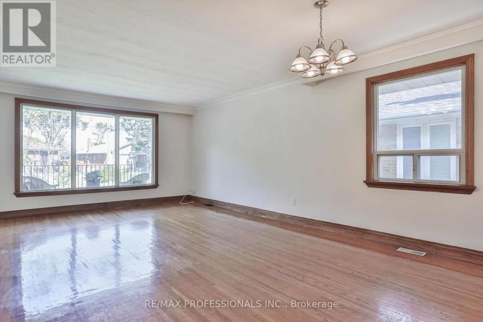 91 Jeffcoat Drive, Toronto, Ontario  M9W 3B9 - Photo 7 - W12460551