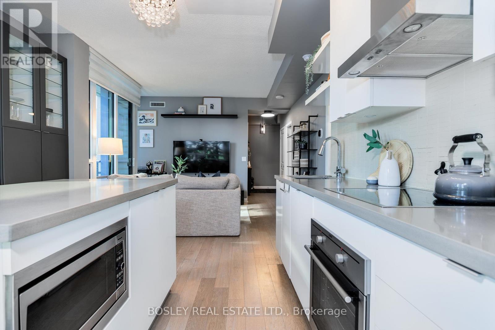 215 - 60 Annie Craig Drive, Toronto, Ontario  M8V 0C8 - Photo 6 - W12460554
