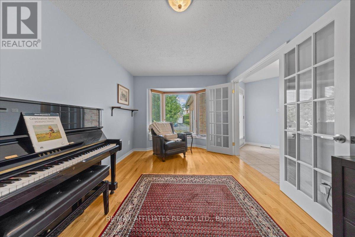 605 Falwyn Crescent, Ottawa, Ontario  K4A 2B4 - Photo 8 - X12460733