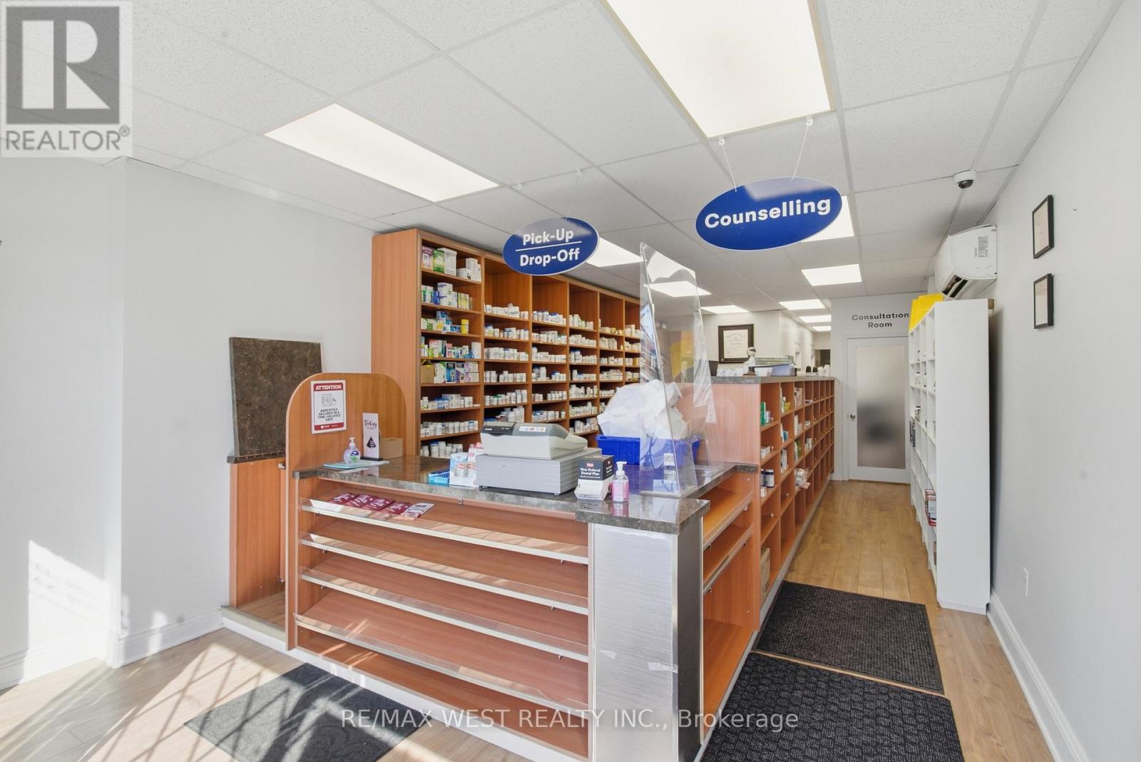 597 Barton Street E, Hamilton (Gibson), Ontario  L8L 2Z6 - Photo 10 - X12460486