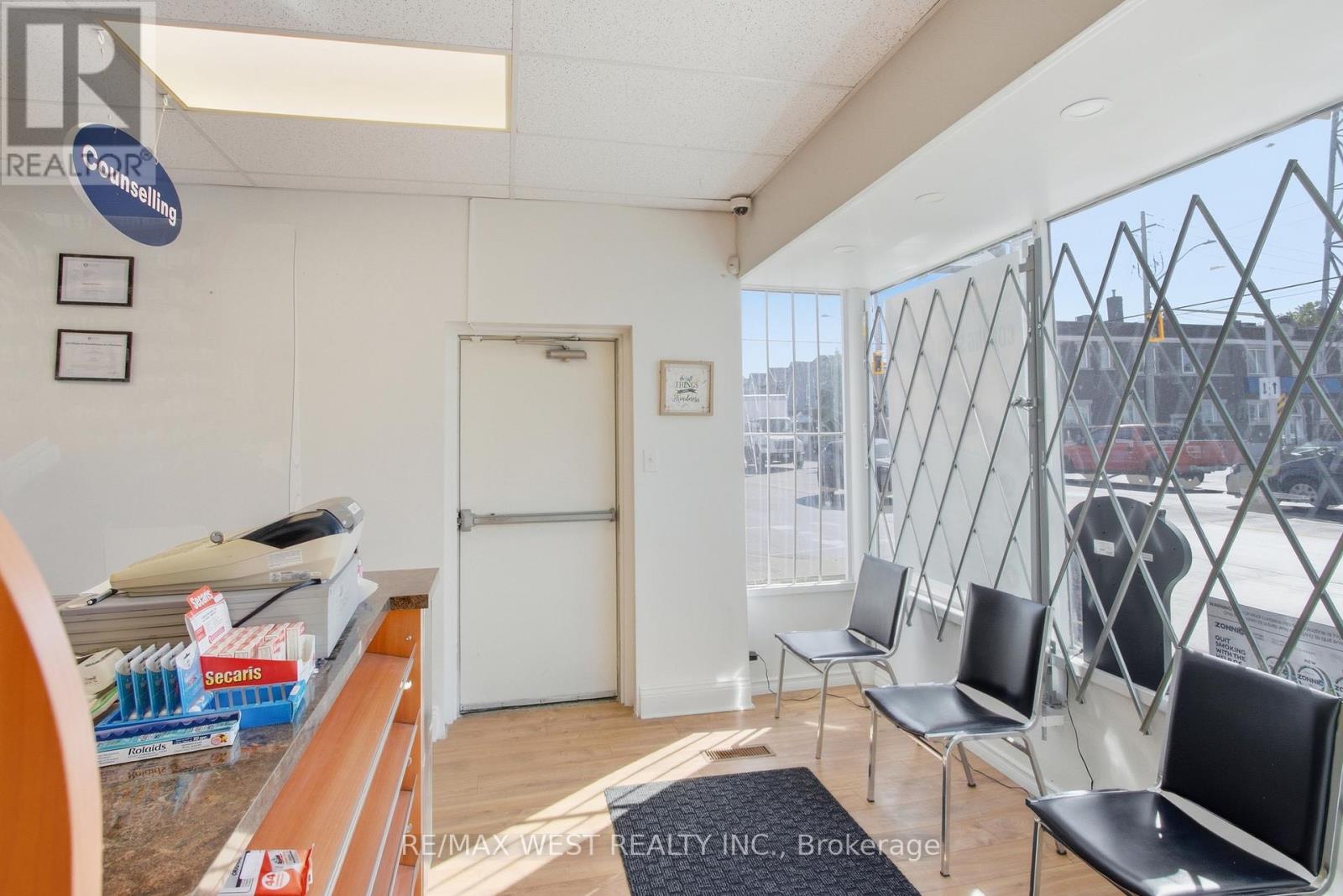 597 Barton Street E, Hamilton (Gibson), Ontario  L8L 2Z6 - Photo 11 - X12460486