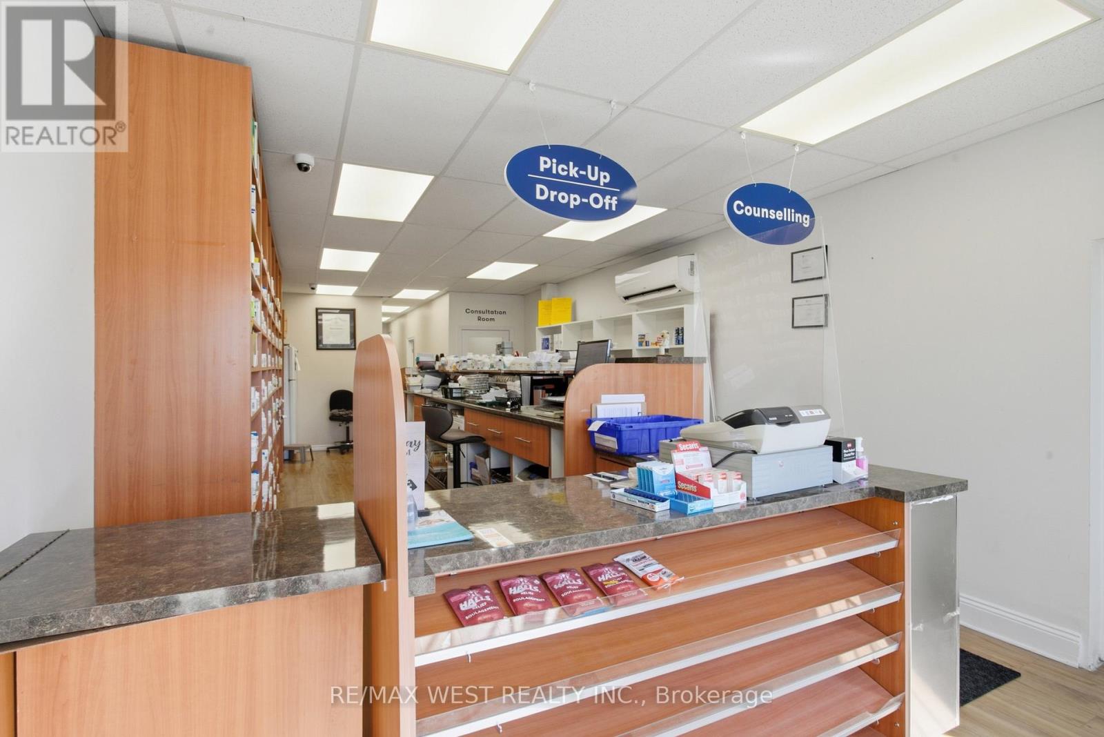 597 Barton Street E, Hamilton (Gibson), Ontario  L8L 2Z6 - Photo 12 - X12460486