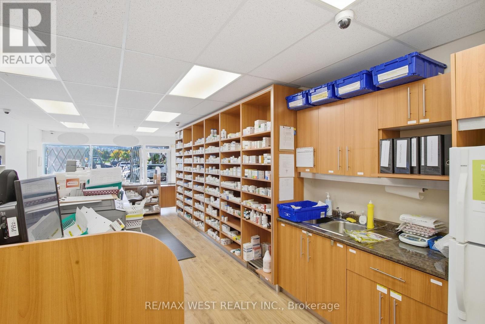 597 Barton Street E, Hamilton (Gibson), Ontario  L8L 2Z6 - Photo 13 - X12460486