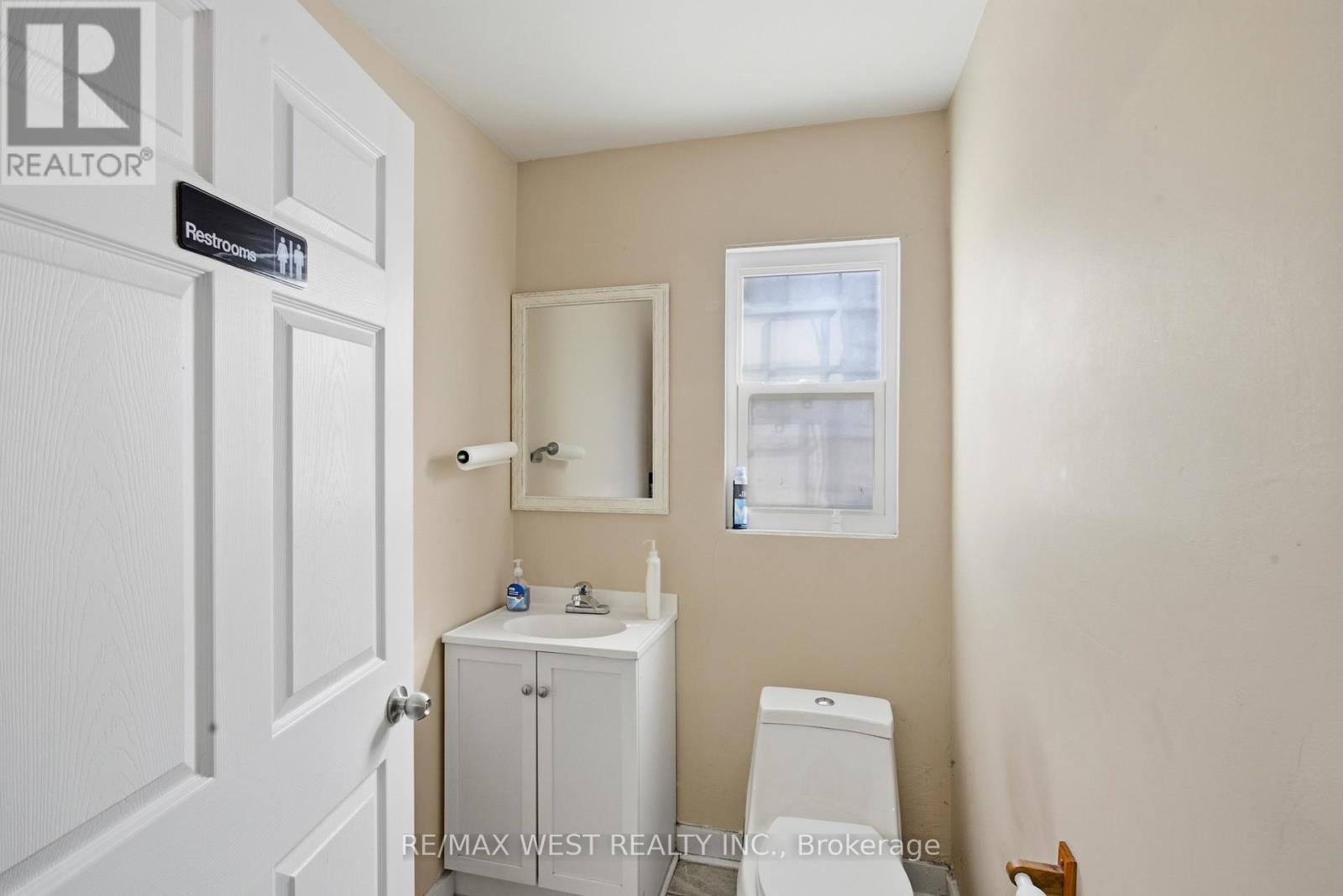 597 Barton Street E, Hamilton (Gibson), Ontario  L8L 2Z6 - Photo 17 - X12460486
