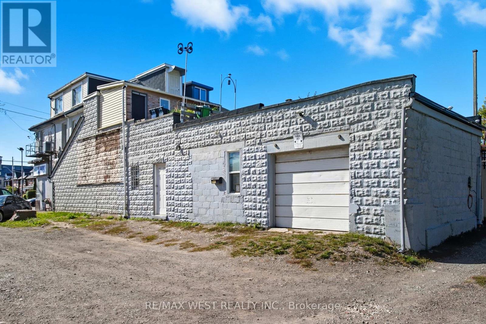 597 Barton Street E, Hamilton (Gibson), Ontario  L8L 2Z6 - Photo 3 - X12460486