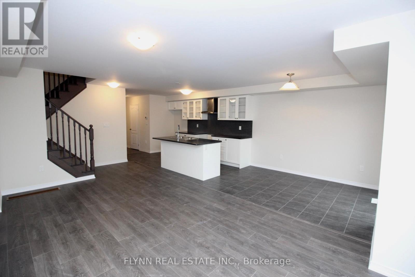 190 Esther Crescent, Thorold, Ontario  L3B 0G9 - Photo 2 - X12460496