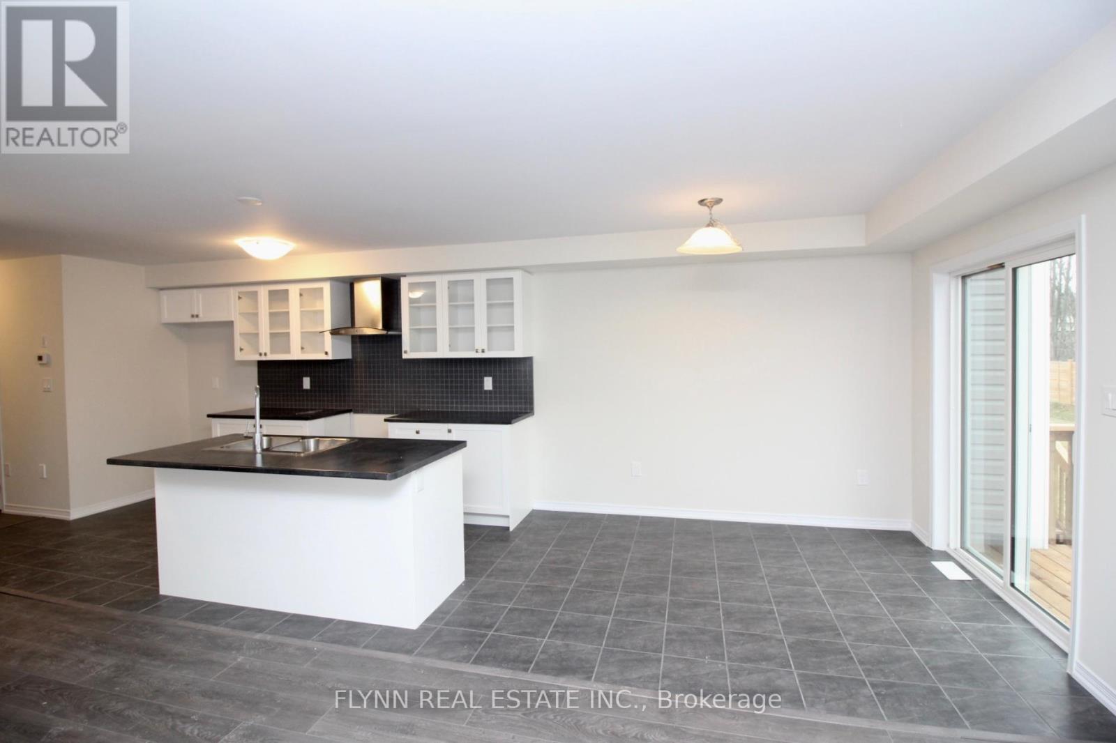 190 Esther Crescent, Thorold, Ontario  L3B 0G9 - Photo 3 - X12460496