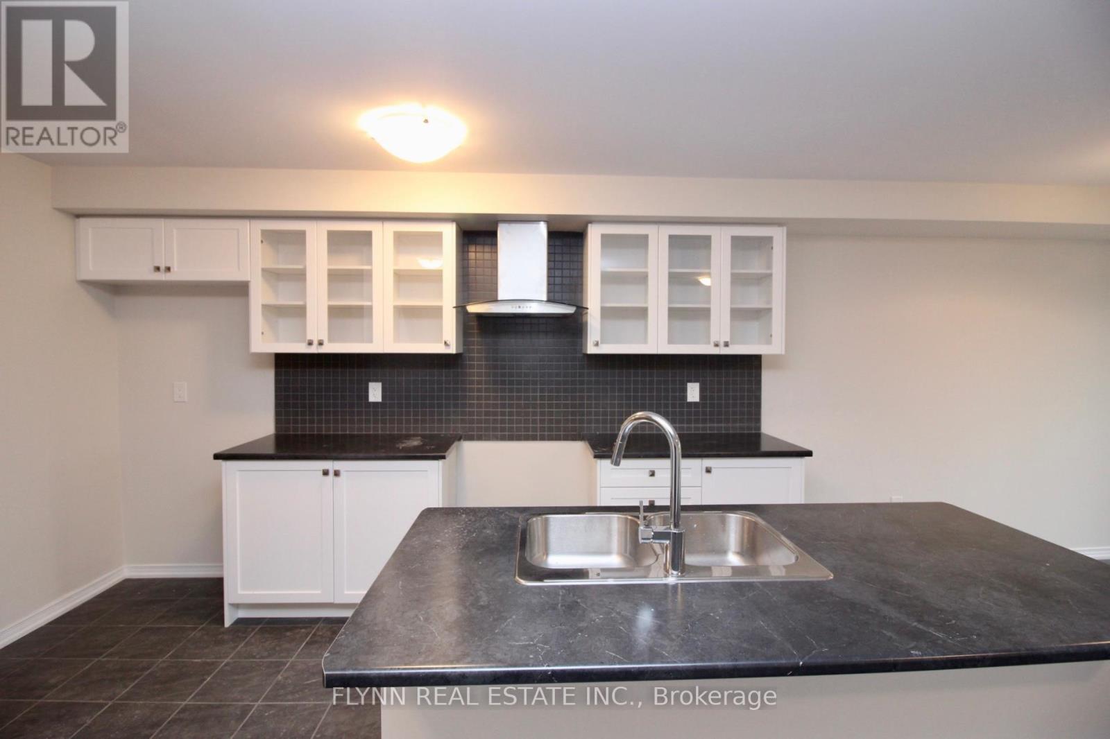 190 Esther Crescent, Thorold, Ontario  L3B 0G9 - Photo 4 - X12460496