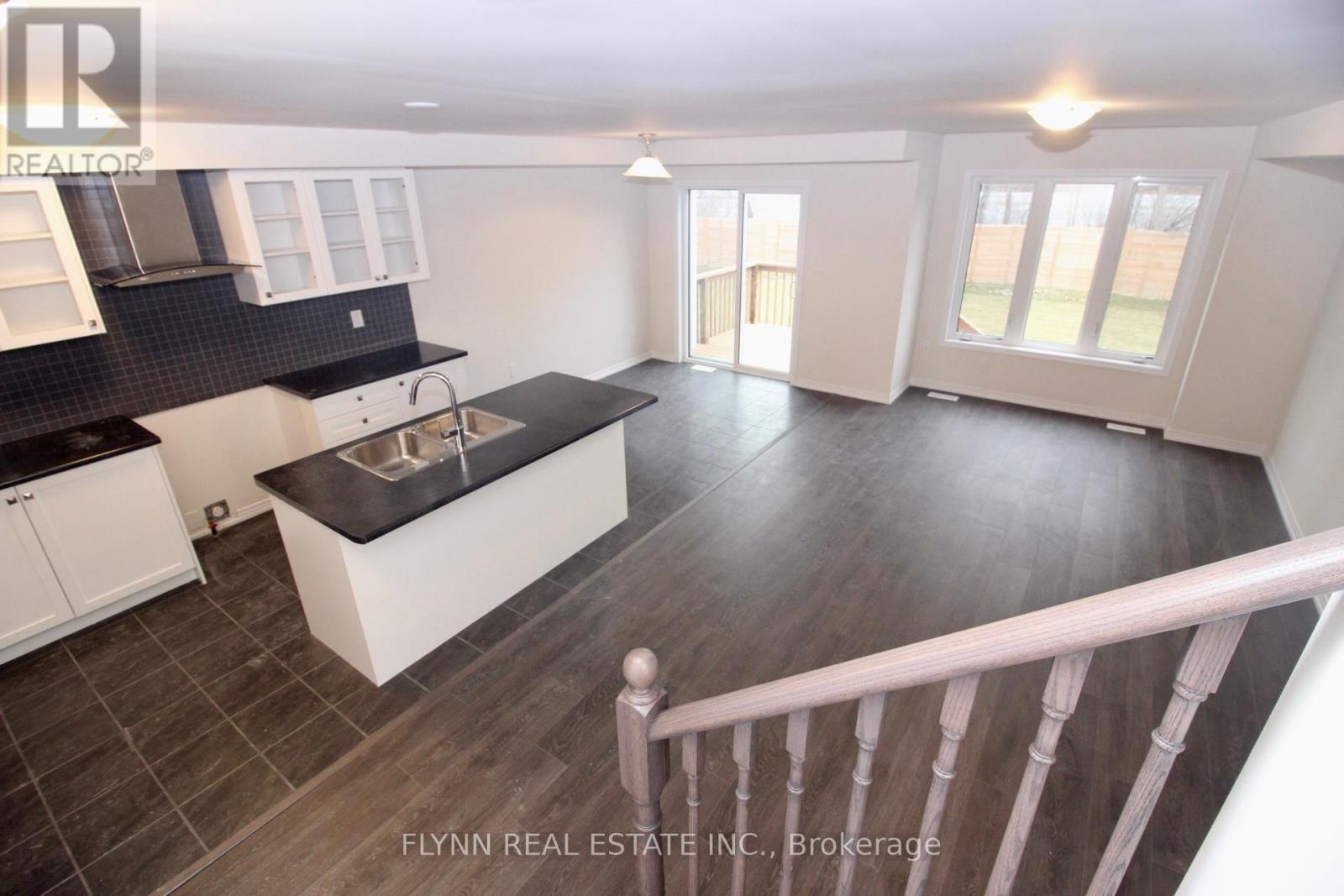 190 Esther Crescent, Thorold, Ontario  L3B 0G9 - Photo 5 - X12460496