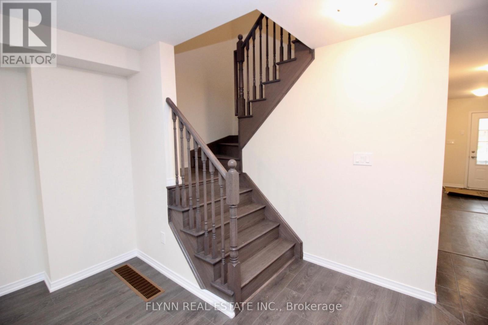 190 Esther Crescent, Thorold, Ontario  L3B 0G9 - Photo 6 - X12460496
