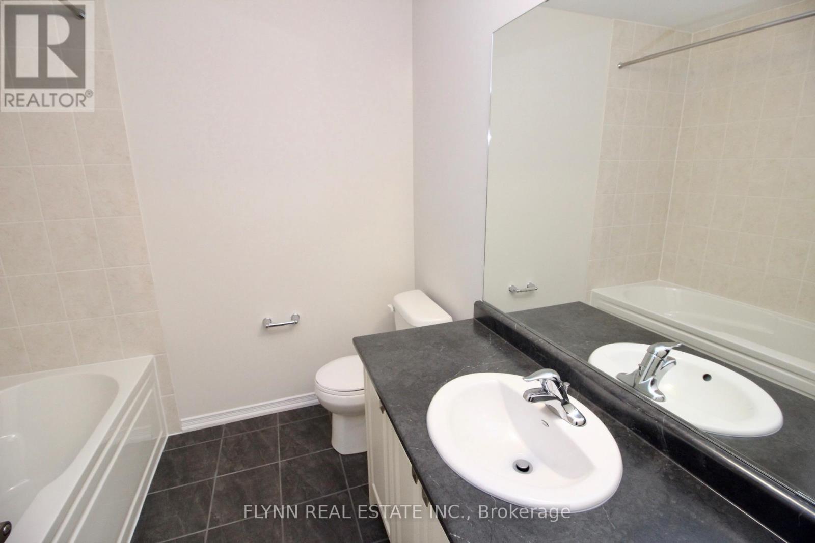 190 Esther Crescent, Thorold, Ontario  L3B 0G9 - Photo 7 - X12460496
