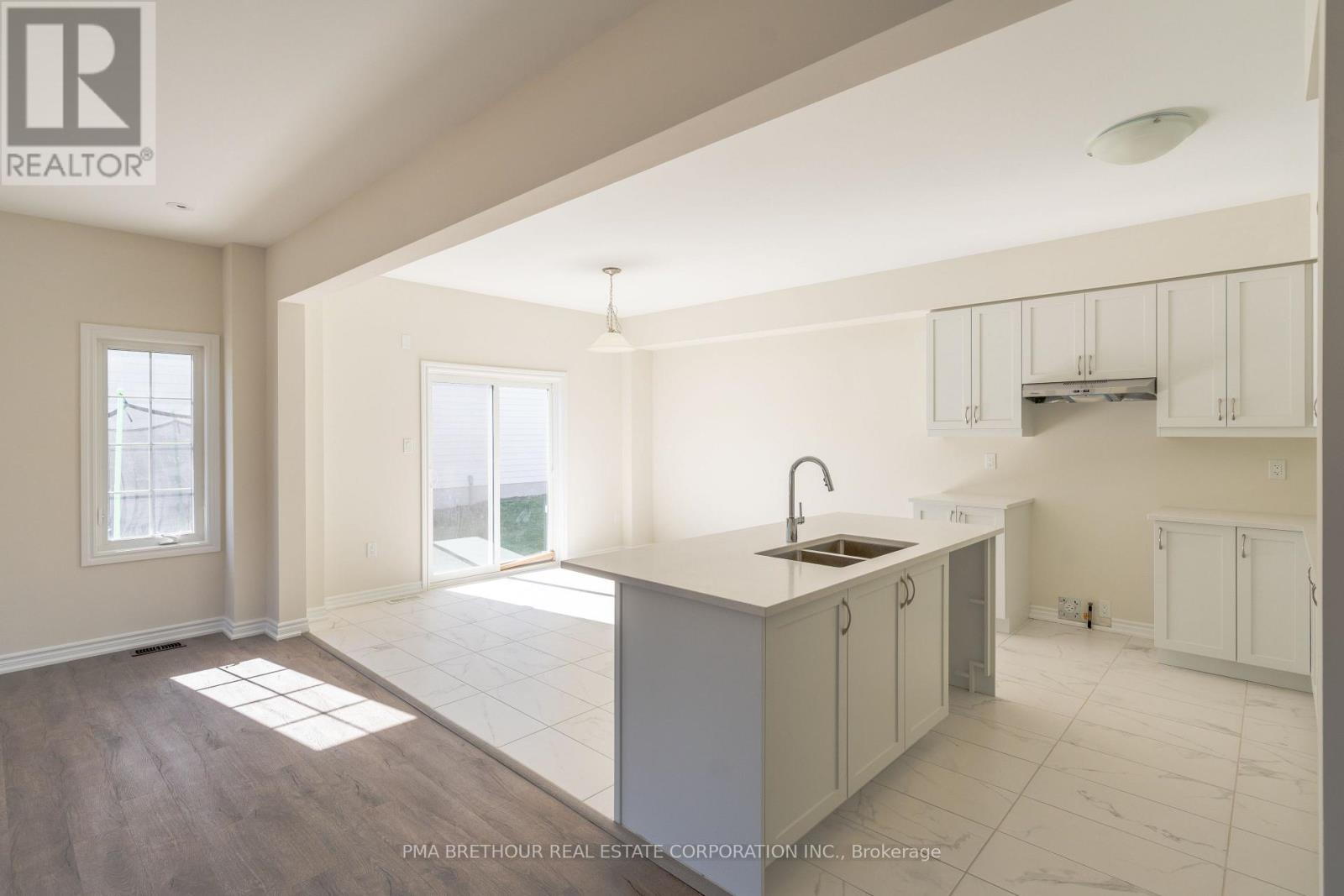 460 Beechwood Forest Lane, Gravenhurst, Ontario  P1P 1A7 - Photo 4 - X12460545