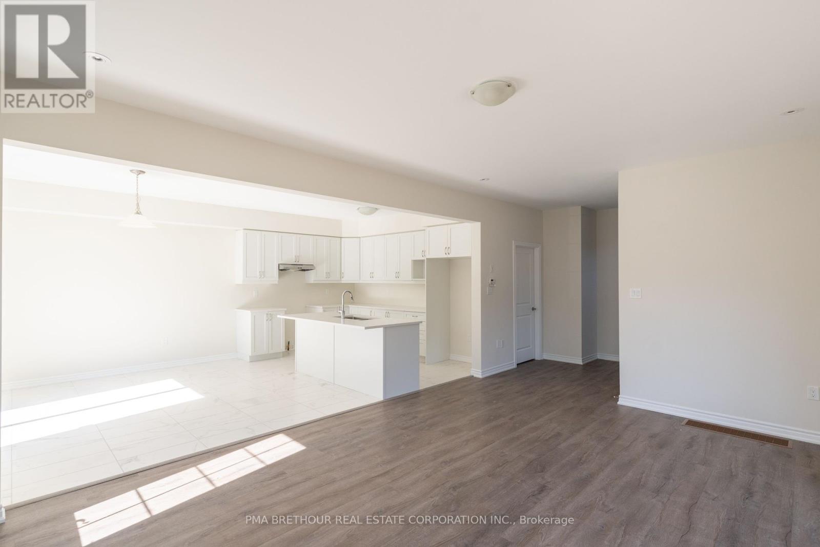 460 Beechwood Forest Lane, Gravenhurst, Ontario  P1P 1A7 - Photo 6 - X12460545