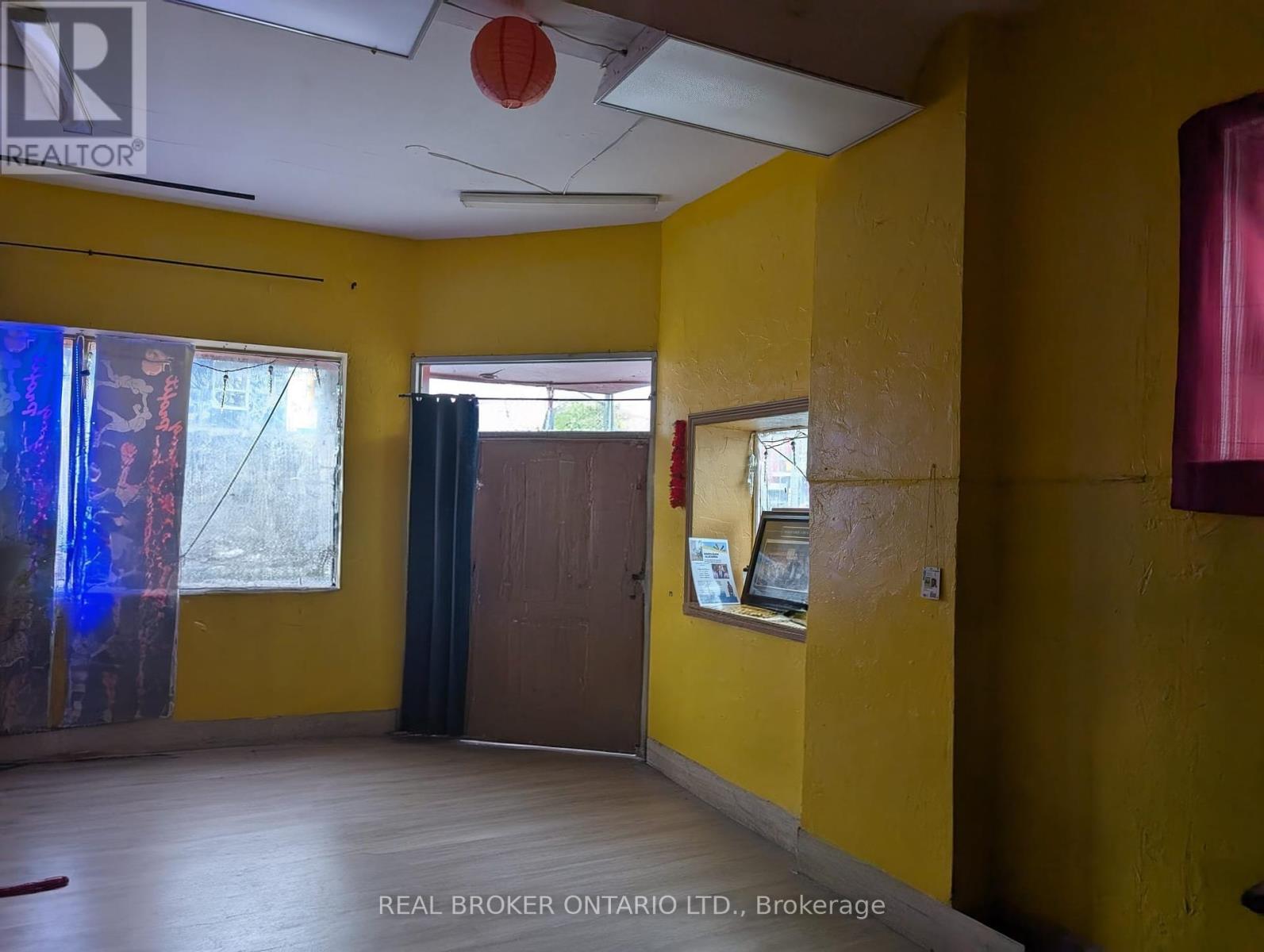 778 Barton Street E, Hamilton, Ontario  L8L 3B1 - Photo 4 - X12460549