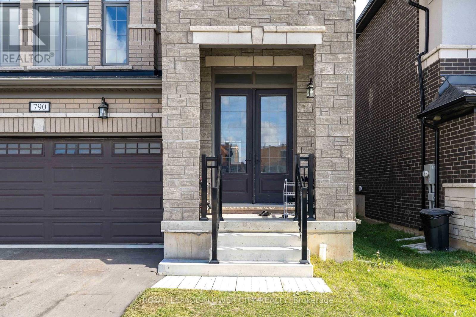 790 Sobeski Avenue, Woodstock, Ontario  N4T 0P1 - Photo 4 - X12460555