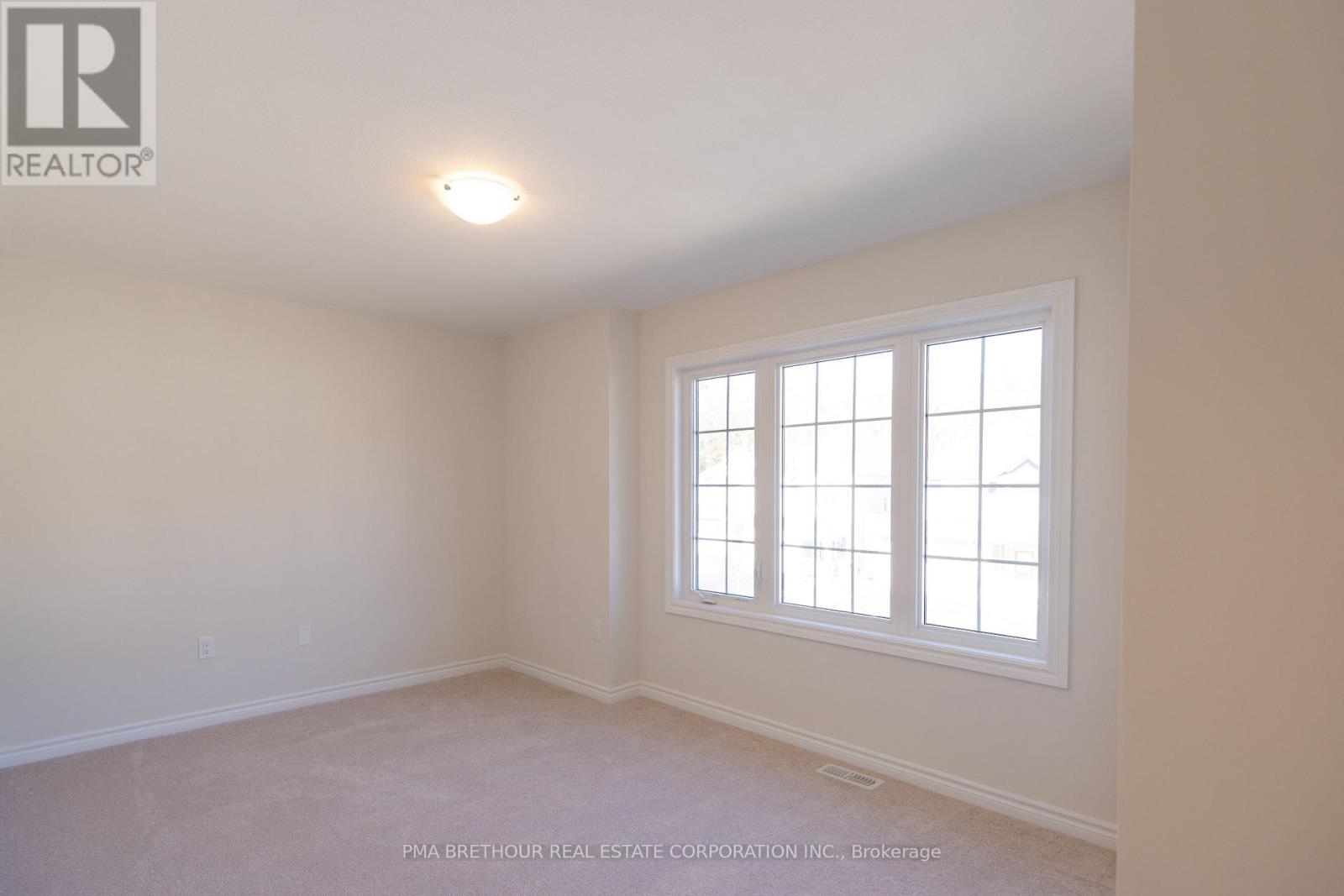 400 Beechwood Forest Lane, Gravenhurst, Ontario  P1P 1A7 - Photo 13 - X12460556