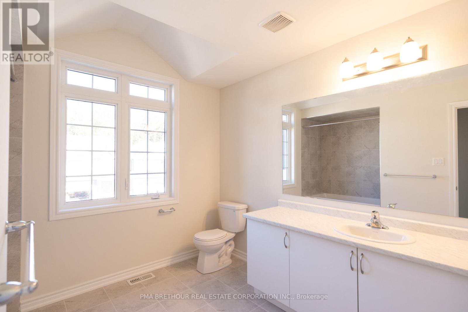 400 Beechwood Forest Lane, Gravenhurst, Ontario  P1P 1A7 - Photo 14 - X12460556