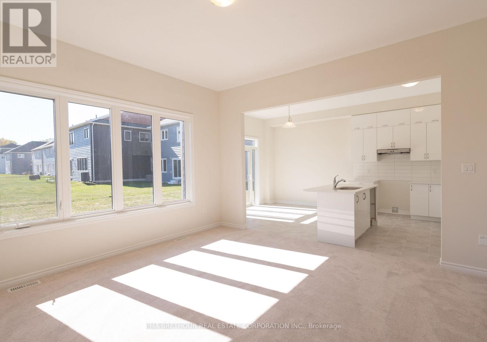 400 Beechwood Forest Lane, Gravenhurst, Ontario  P1P 1A7 - Photo 2 - X12460556