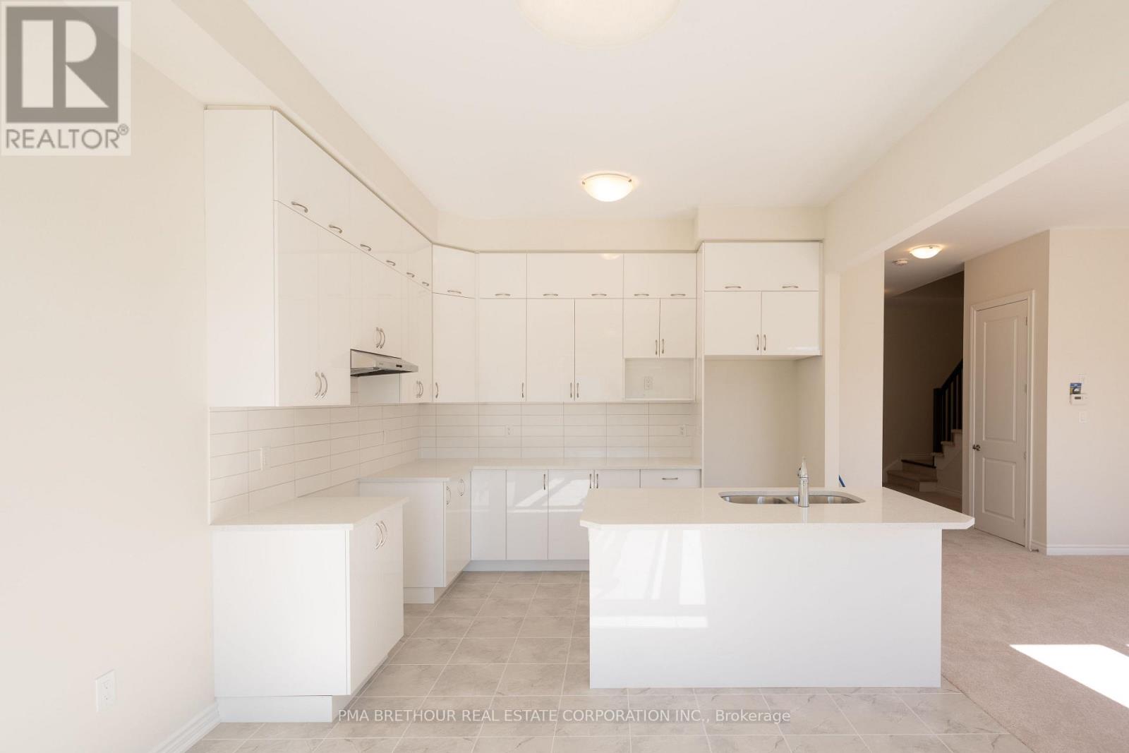 400 Beechwood Forest Lane, Gravenhurst, Ontario  P1P 1A7 - Photo 4 - X12460556