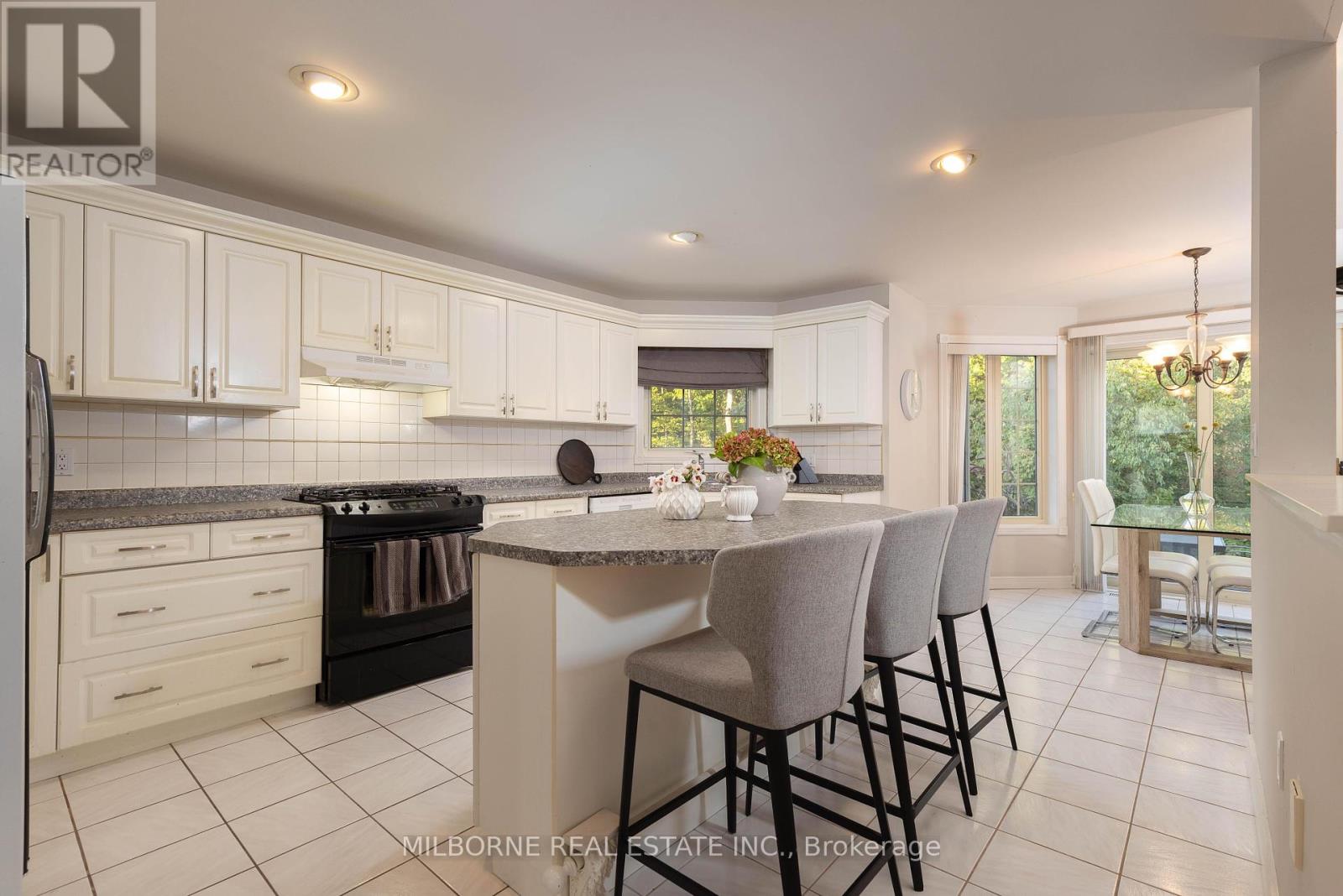 81 Francis Creek Boulevard, St. Catharines, Ontario  L2W 1B3 - Photo 14 - X12460558