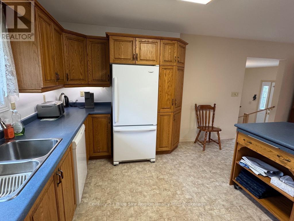 363 Main Street, Powassan, Ontario  P0H 0A4 - Photo 17 - X12460580