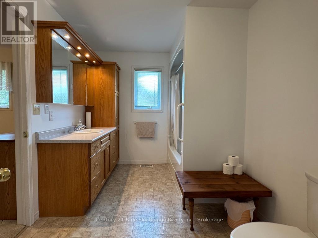 363 Main Street, Powassan, Ontario  P0H 0A4 - Photo 29 - X12460580