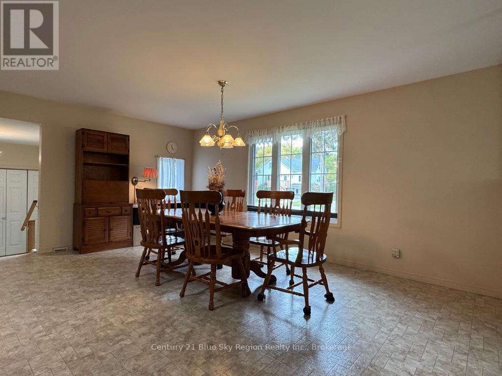 363 Main Street, Powassan, Ontario  P0H 0A4 - Photo 23 - X12460580