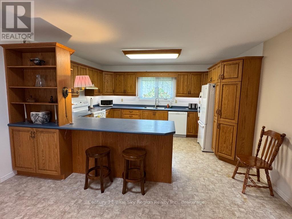 363 Main Street, Powassan, Ontario  P0H 0A4 - Photo 19 - X12460580