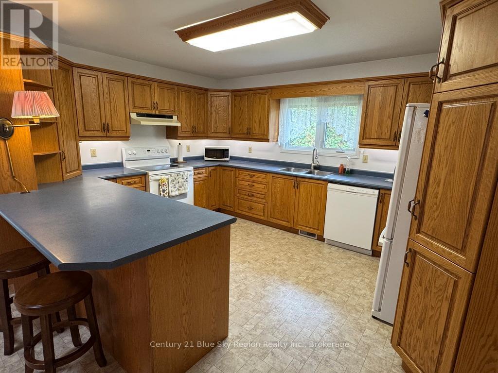 363 Main Street, Powassan, Ontario  P0H 0A4 - Photo 20 - X12460580