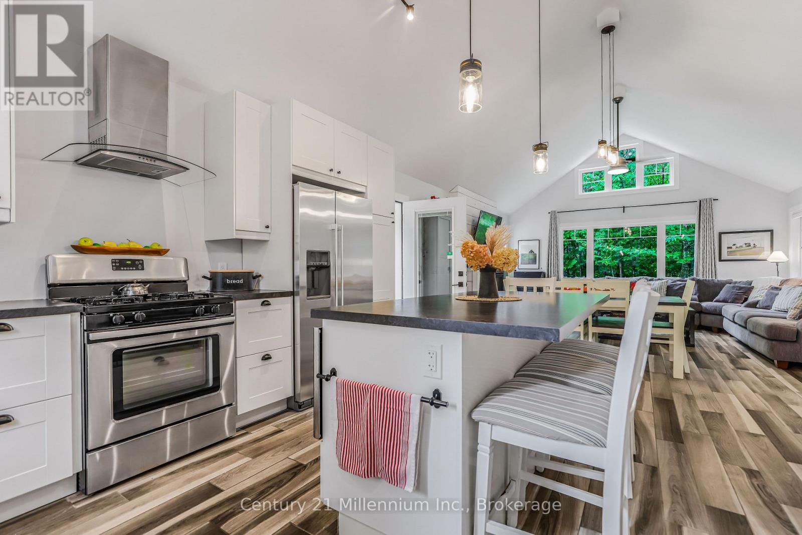 184 Lakewood Lane, Grey Highlands, Ontario  N0C 1H0 - Photo 23 - X12410844