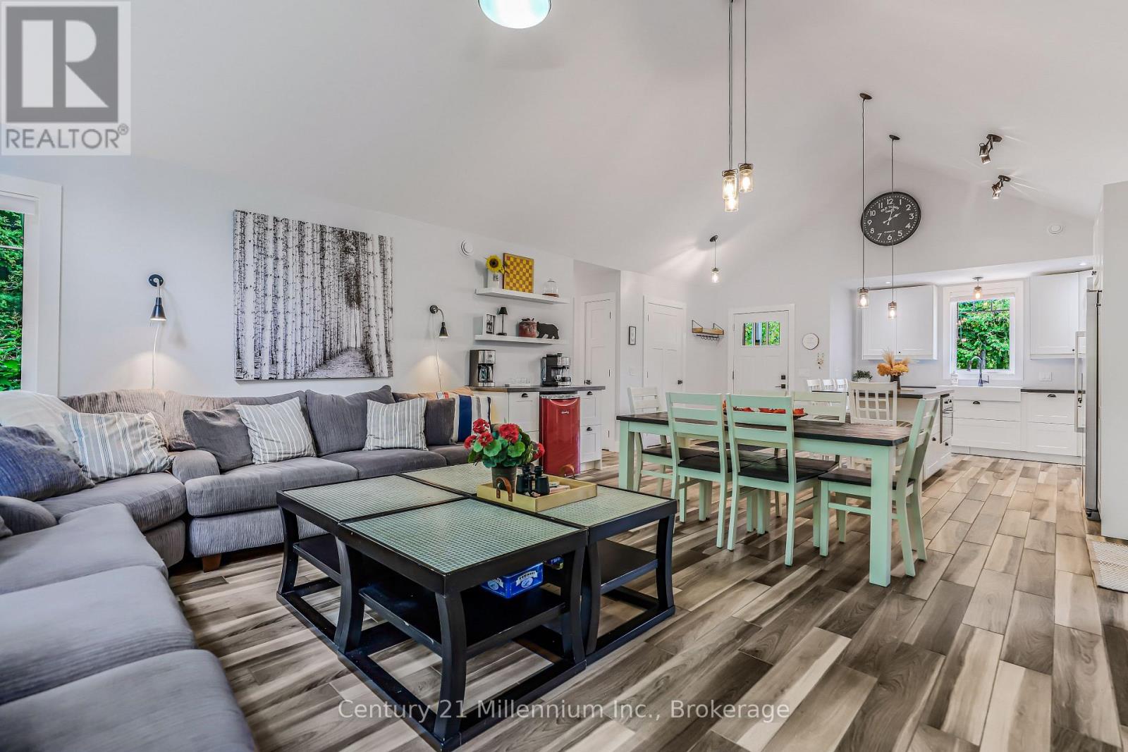 184 Lakewood Lane, Grey Highlands, Ontario  N0C 1H0 - Photo 8 - X12410844