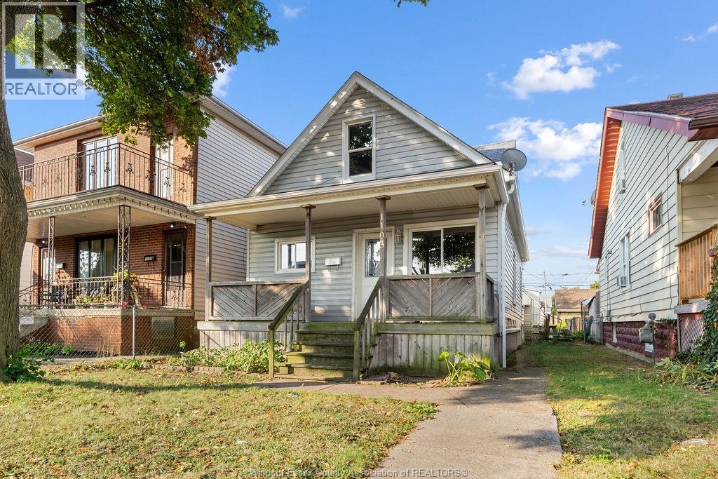 MLS# 25026034: 1103 LILLIAN, Windsor, Canada