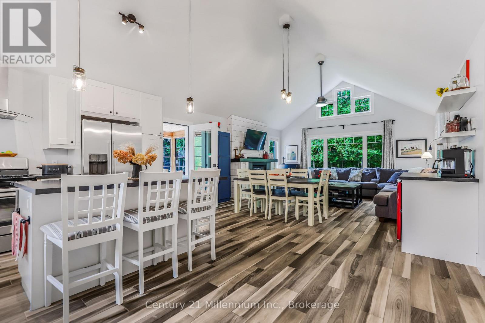 184 Lakewood Lane, Grey Highlands, Ontario  N0C 1H0 - Photo 5 - X12410844